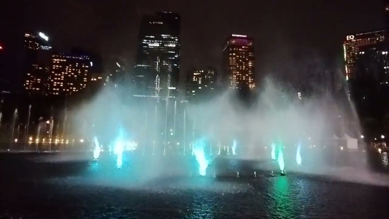 Suria KLCC Musical Fountain Show OneRepublic Counting Stars at 9.34pm.