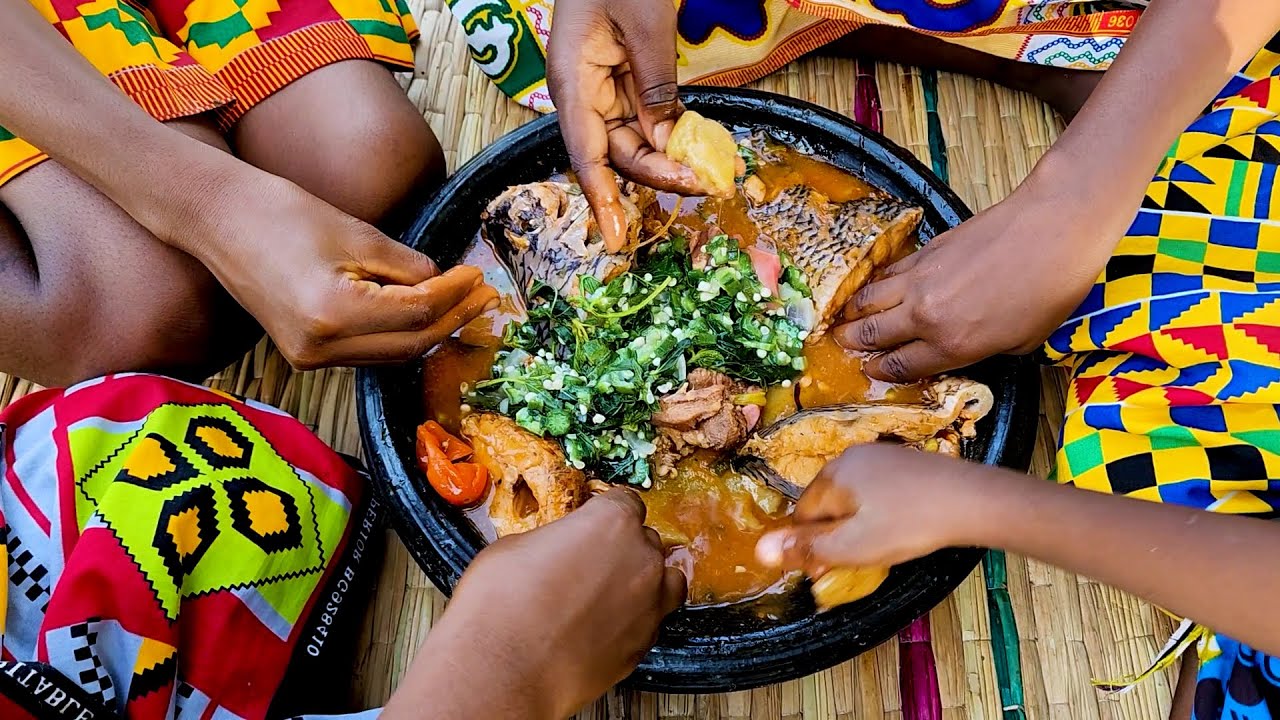 Как приготовить супервкусный суп из тилапии с коконте в деревне || Ваша семья придет домой