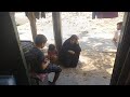 تصوير عائلة أبو وسام وهي تنتظر الاب لجلب الطعام العائلة بعد بحث يوم كامل عن الطحين العائلة في غزة تصوير عائلة أبو وسام وهي تنتظر الاب لجلب الطعام العائلة بعد بحث يوم كامل عن الطحين العائلة في غزة