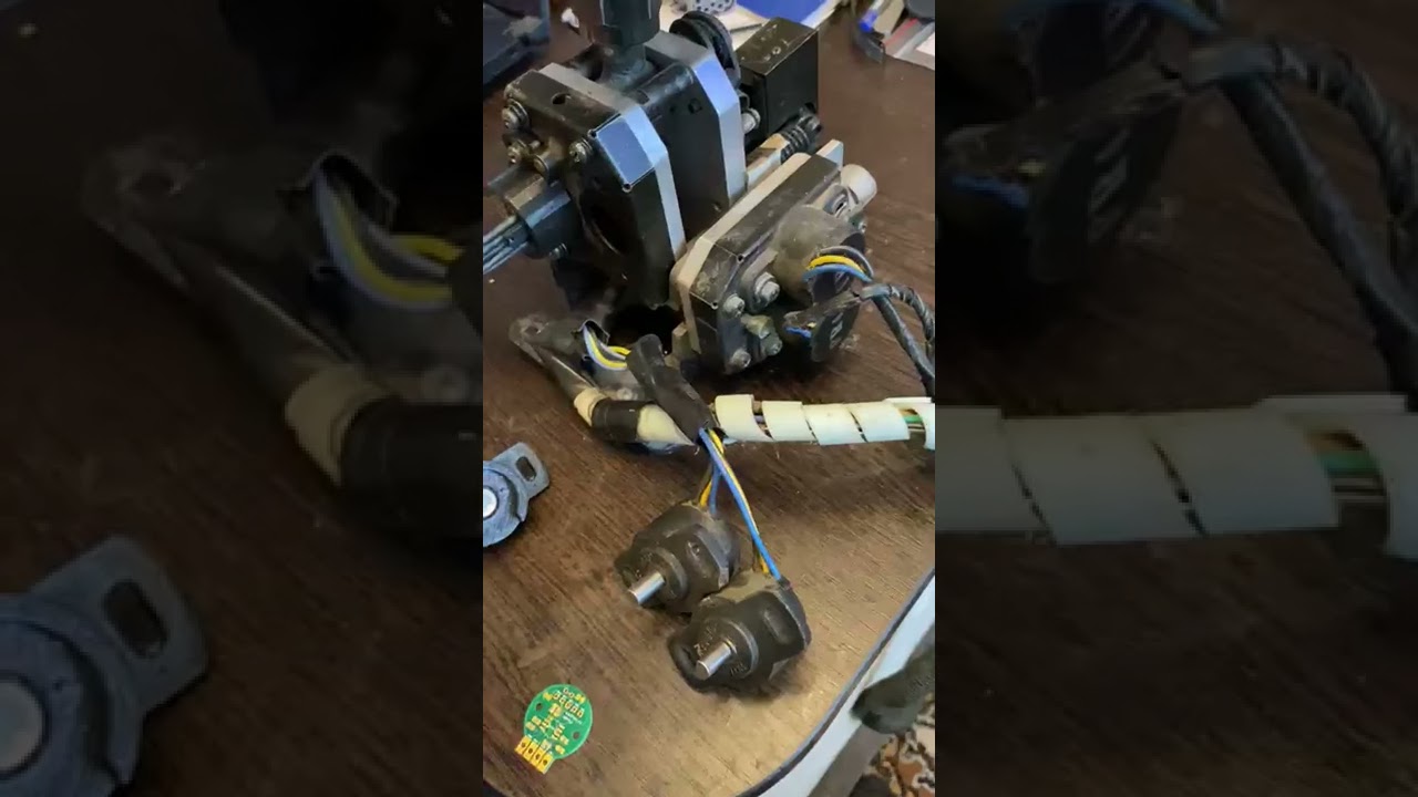 Komatsu D 275A-5 Джойстик 19М-43-33501,19М-43-33101,19М-43-35501,19М-43-33510,19М-43-35101.