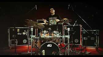 Gil Sharone puts the new DW rack to work