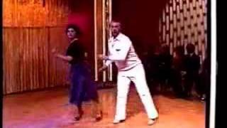 stereo total - wir tanzen im 4-eck (disco jam video)