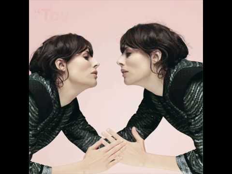 Loane — L'album “Alone” de Loane est disponible 🎶