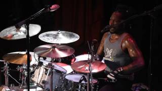 June 17, 2016. dead kennedy's perform at house of blues chicago. here
are east bay ray, klaus flouride, d.h. peligro and ron "skip" greer
performing the clas...