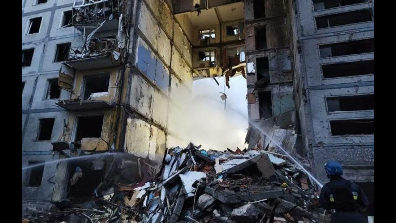 Ракетная атака запорожье. Разрушенная многоэтажка. Ракетная атака запорожье. Разрушенный дом. Ракетная атака запорожье.