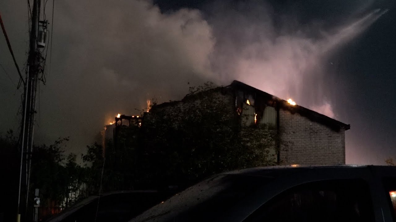 Two-alarm fire breaks out at The Retreat on Rosslyn apartment complex ...