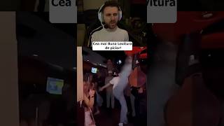 A Lovit cu Piciorul Aparatul!
