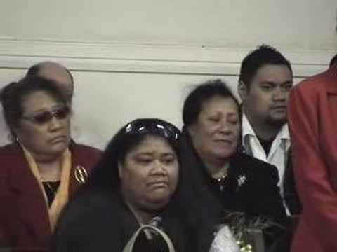 Sione Vaka's family singing "Mafasia" Tongan Usu S...