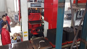 Metal casting process of green sand molding foundry machine with handing line video