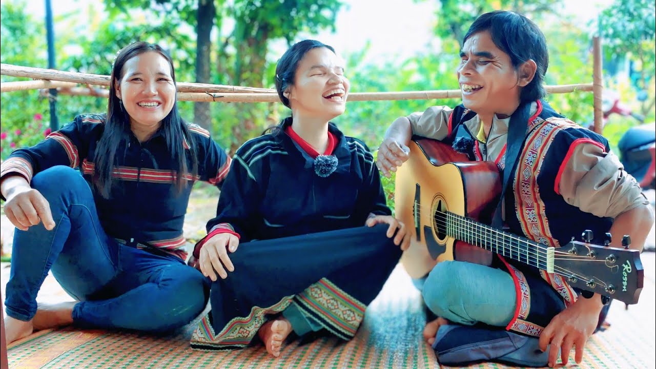 Dân ca hát jrai 2 NGƯỜI PHỰ NỮ YÊU 1 NGƯỜI ĐÀN ÔNG xem cười là không thoát ra | dần tôi