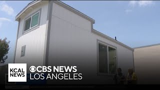 Fullerton students build tiny home for unhoused peers