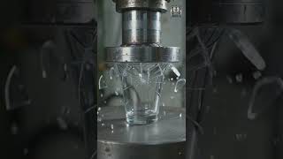 A glass on hydrolic pressure 🤔🤔 #hydrolicpress #1million #viral #1millionviews #cruser