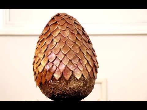 Video: Giant Chocolate Dragon Eggs Zijn De Perfecte Combinatie Voor De GoT-première