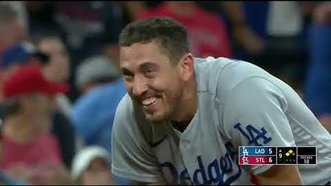 Hilarious Dodgers Austin Barnes trips rounding third on a Bellinger Single 7/13/22