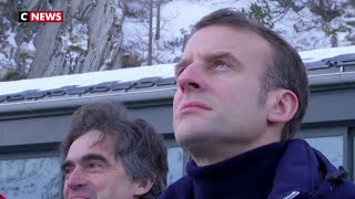 Macron s'efforce d'afficher son virage écolo devant la Mer de Glace