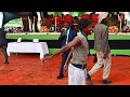 Mzazi Anauza Ng Ombe Kupeleka Ng Ombe Ingine Shule 