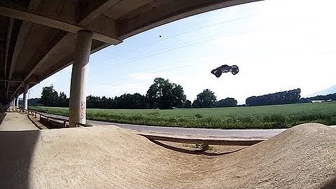 Traxxas Slash 2WD BIG JUMP And DRIFTING