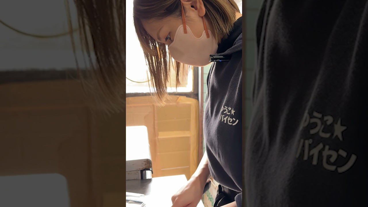 I am your SENPAI! Gyaru cooks and runs busy Japanese Restaurant