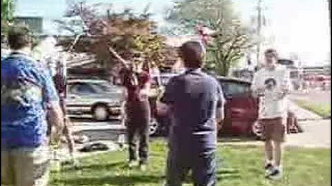 Juggling / 5-person club passing (better quality)