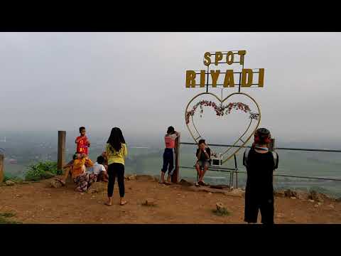 spot-riyadi-gowes-tujuan-sepeda-jogja-pemandangan-dari-atas-bukit-udara-segar-#selfie-#gowes-#wisata