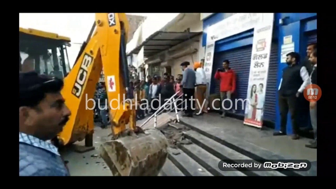 Budhlada City ch Najayaz Kabjia te chali Nagar Council De JCB