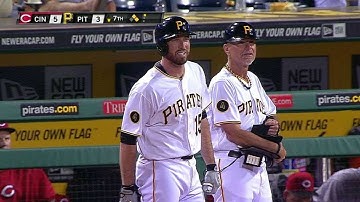 CIN@PIT: Davis cuts lead to two runs with RBI single