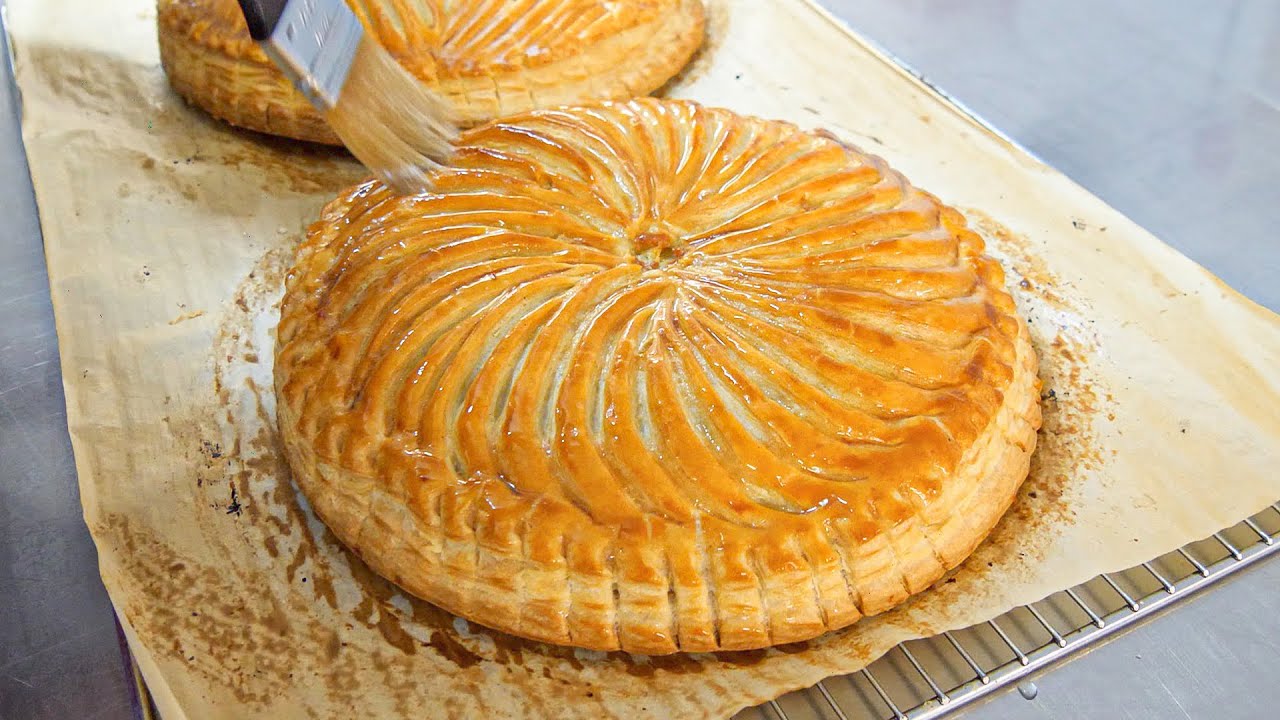 Comment chiqueter et décorer la galette des rois ?