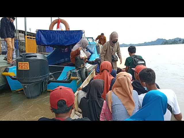 perahu ne mbah maryono, penumpangnya penuh class=