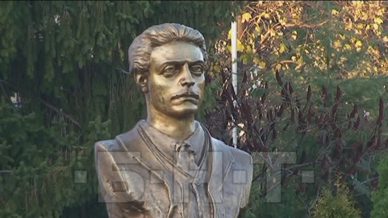 180 ГОДИНИ БЕЗСМЪРТИЕ - ИЗДИГНАХА ПАМЕТНИК НА ВАСИЛ ЛЕВСКИ В ПОПОВО, ПОСТРОЕН САМО С ДАРЕНИЯ (2017)