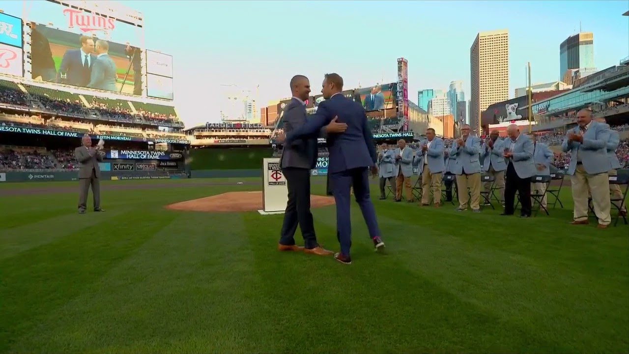 Joe Mauer introduces Justin Morneau as 34th member of Twins Hall of Fame 