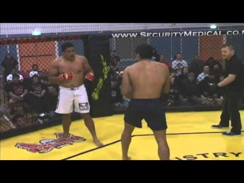 Carlos Ulberg vs Kaota Puna fight footage