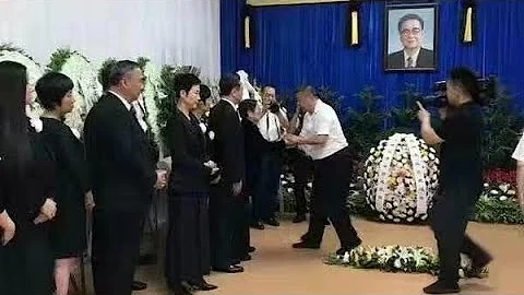 ‪習遠平是習家副主席，與李小勇握手悼李鵬；香港27日得小心；中聯部郭業洲訓斥德國來賓；中國馬上買幾局萬噸大豆；白人至上主義者的末日‬ - 天天要聞