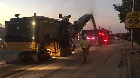 Thi công cào bóc tái chế mặt đường asphalt