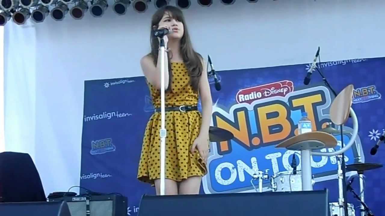 Shealeigh singing "What Can I Say" at the Taste of Joliet...