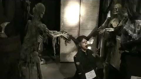 HAUNTEDPROPS.COM HPSKEL 105-Skelly Tug-O-War