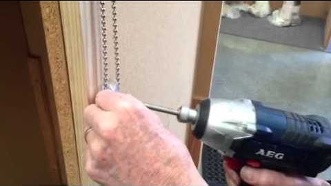 Fitting child safety clips on roller blinds