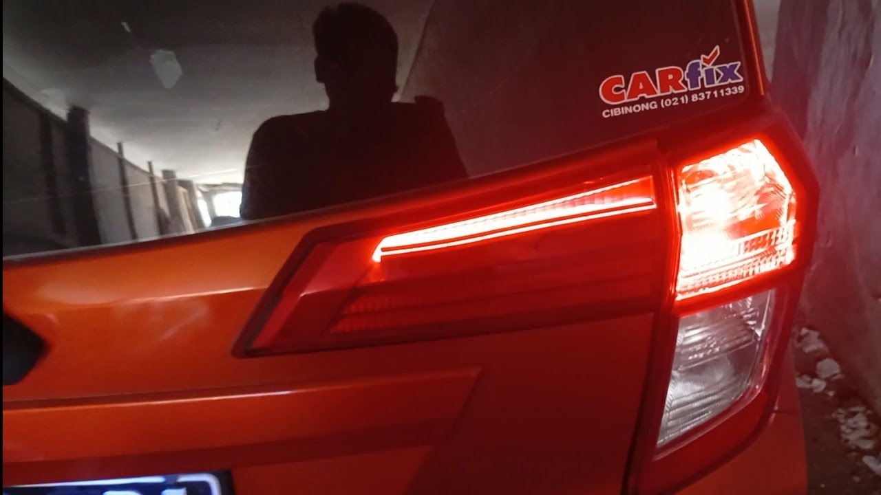 cara menambah lampu variasi pada lampu reflektor belakang mobil calya sigra