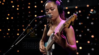 Video thumbnail of "Nilüfer Yanya - L/R (Live on KEXP)"