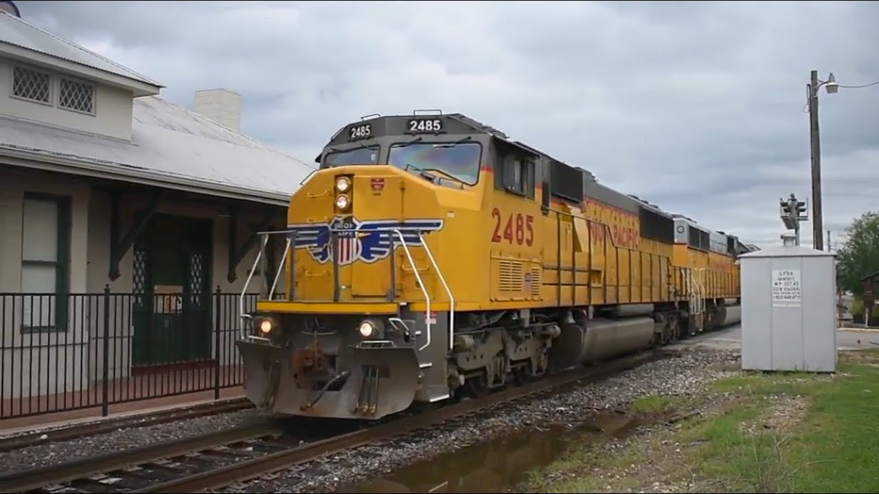 UP SD60M leads short train through New Braunfels, TX. 3/29/18