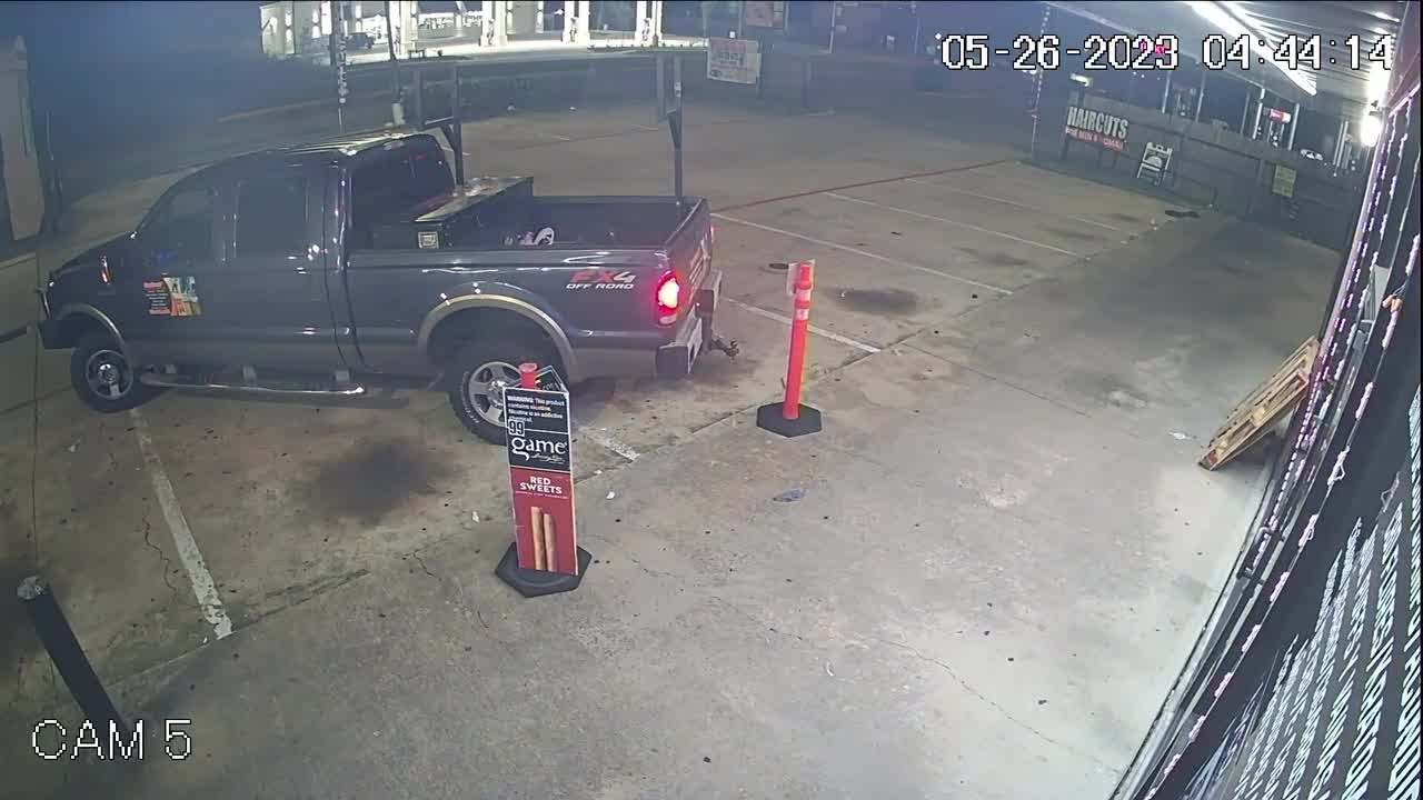 Truck smashes into Beechnut smoke shop: video