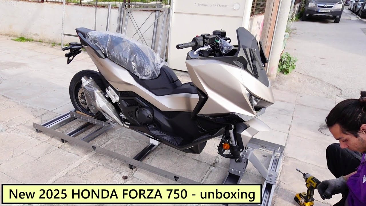 unboxing the new 2025 HONDA FORZA 750 scooter