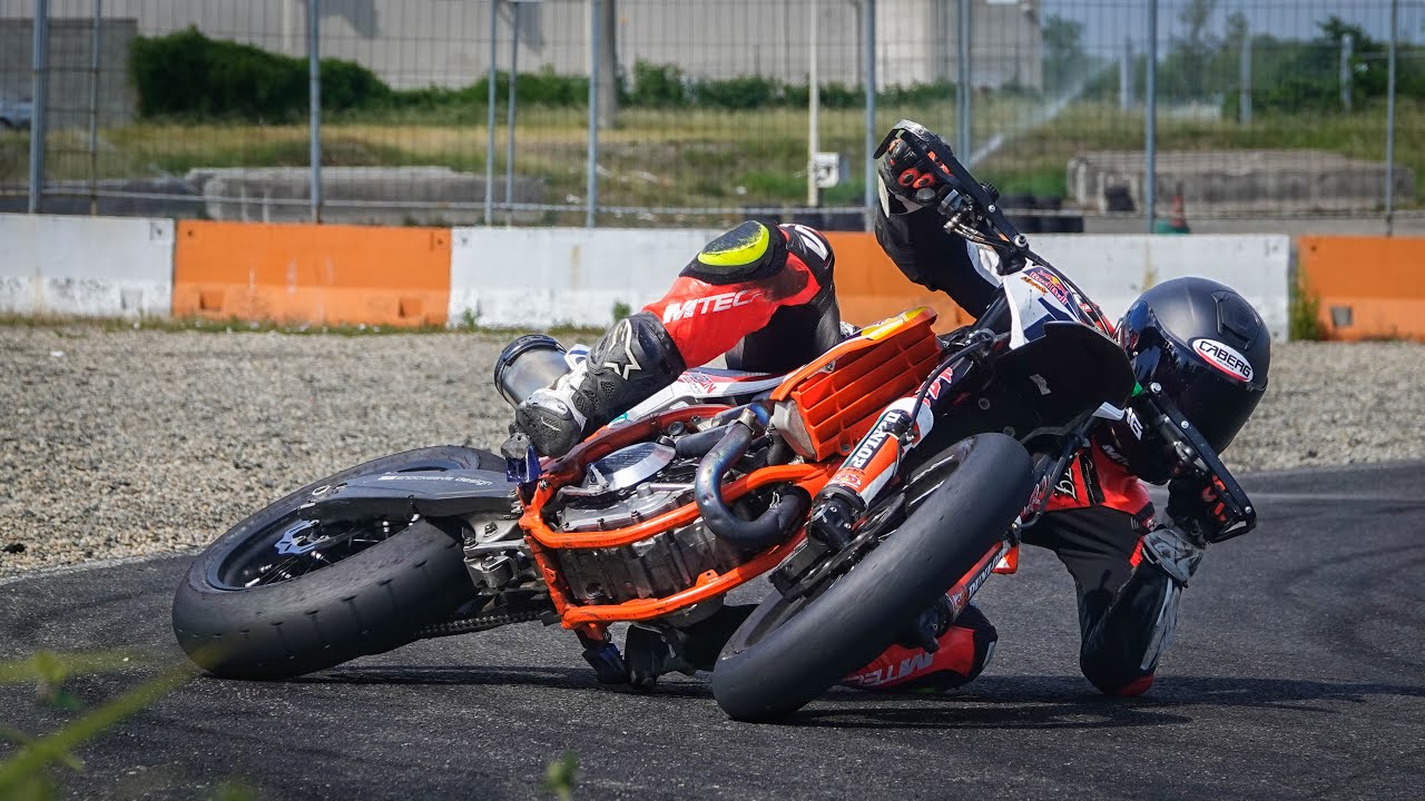 Alex Morosi supermoto slide extreme YouTube
