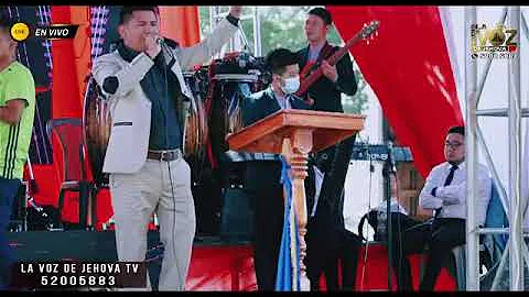 Juan Daniel Ixcotoyac junto a transfiguracin tengo...