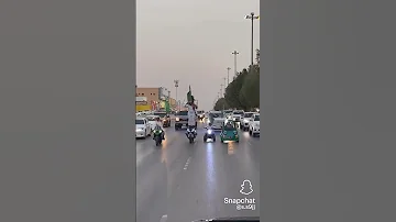 انا سعودي وفتخر هذا السعودي فوق فوق 