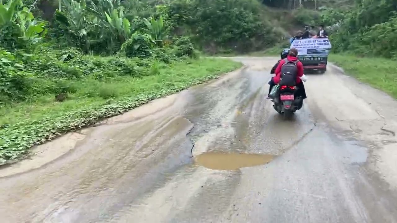 Rusak parah jalan bireun ke takengon