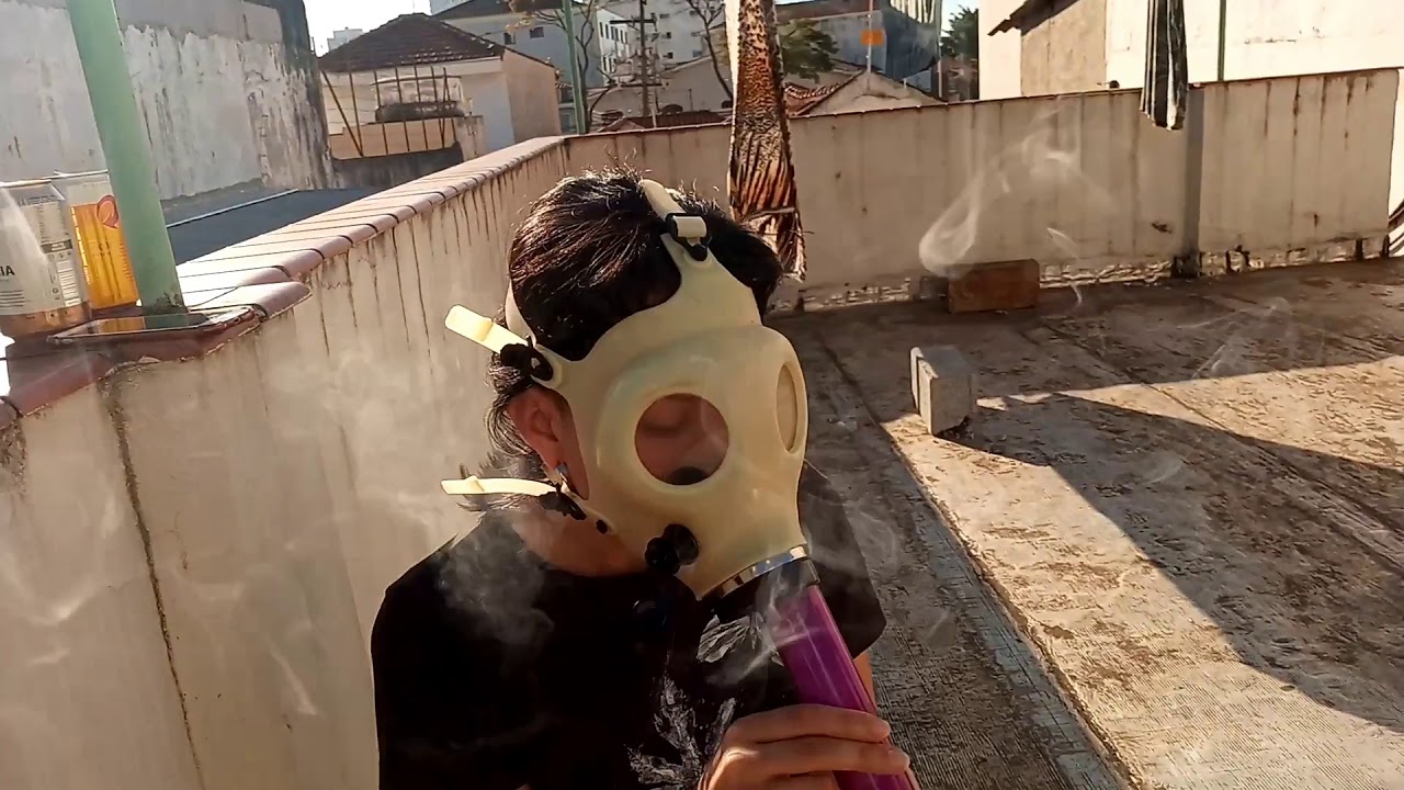 Bongando na mascara de gás