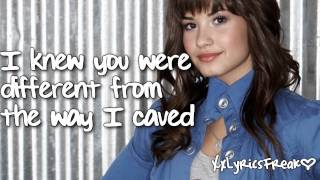 Demi Lovato-Trainwreck (With Lyrics)