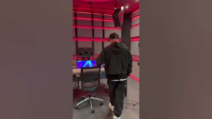 Gigi d'Alessio ci porta nello studio di registrazione per farci ascoltare Rose e Lacrime