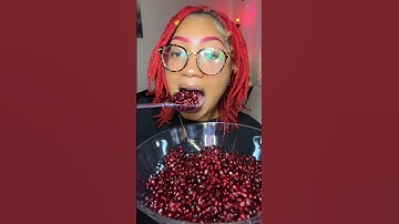 ASMR eating pomegranate seeds 😋 #mukbang #foodie #food #eating #asmr #eatingshow #satisfying
