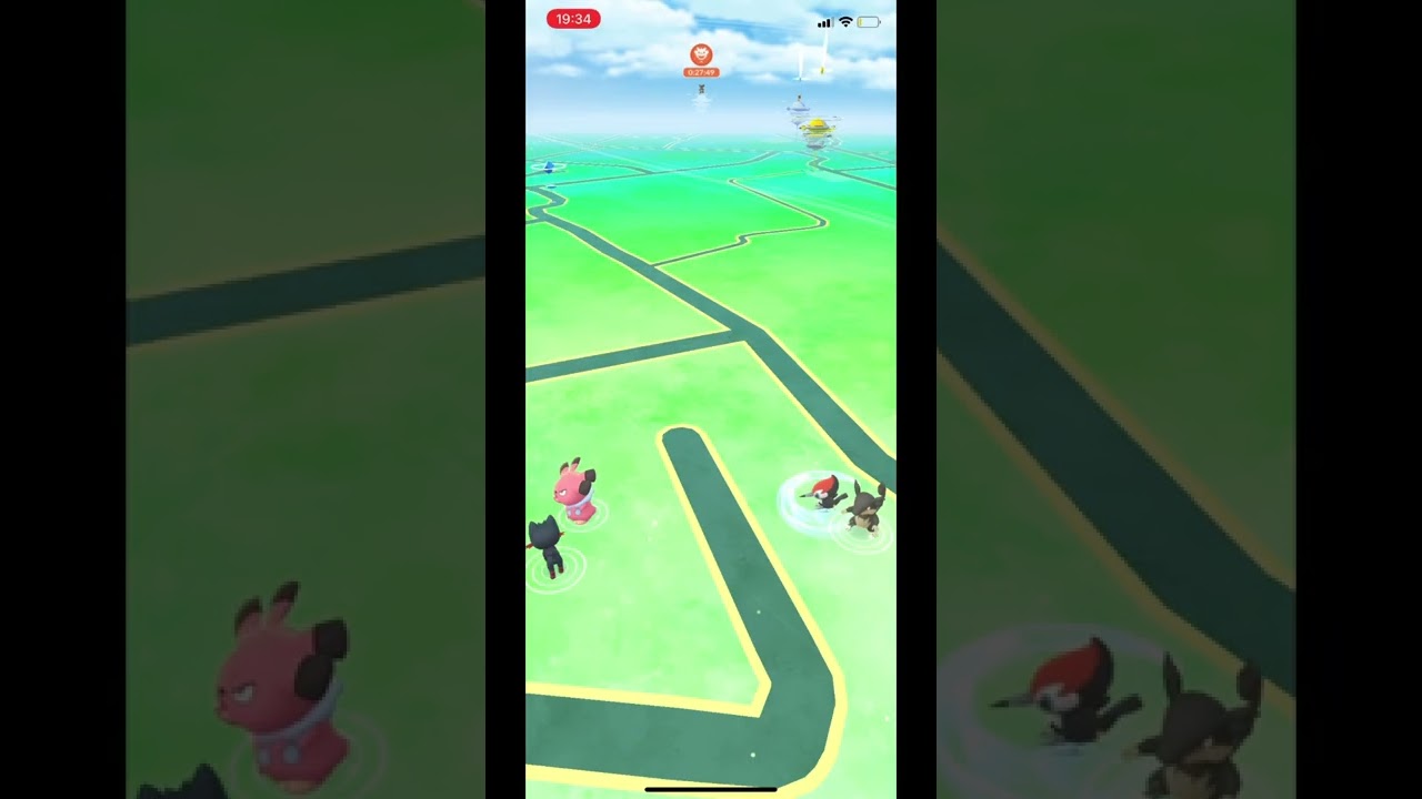 Eevee Evolutions protecting a gym on Pokémon Go 😍